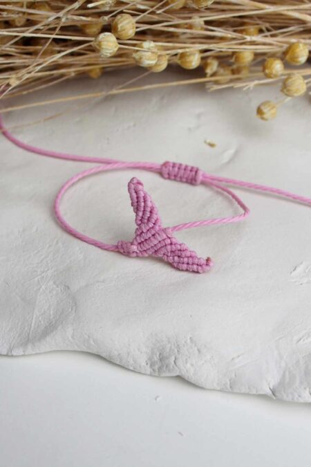 Χειροποίητο βραχιόλι με μακραμέ mermaid tail σε ροζ χρώμα