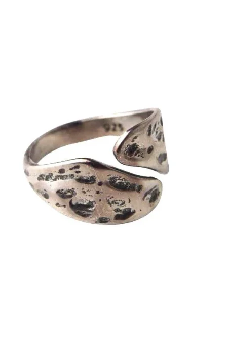 Δαχτυλίδι σφυρήλατο σε ασημί χρώμα επάργυρο  One size