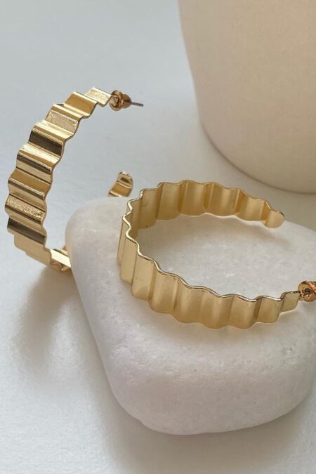 Σκουλαρίκια κρίκοι waves μεγάλοι σε χρυσό χρώμα από ορύχαλκο