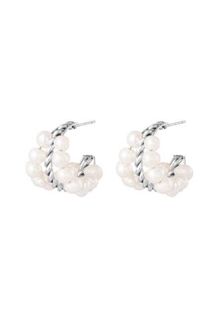 Statement earrings pearls