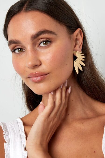 Statement earrings studs half flower - gold από ορύχαλκο