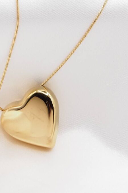 Ατσάλινο κολιέ Love me σε χρυσό χρωμα