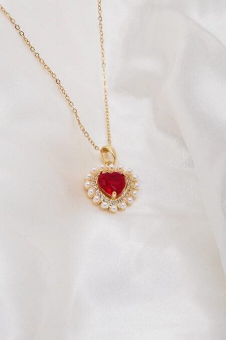 Ατσάλινο κολιέ καρδιά Valentina σε χρυσό χρώμα με κόκκινο κρύσταλλο και λευκά στρασάκια σε χρυσό χρώμα