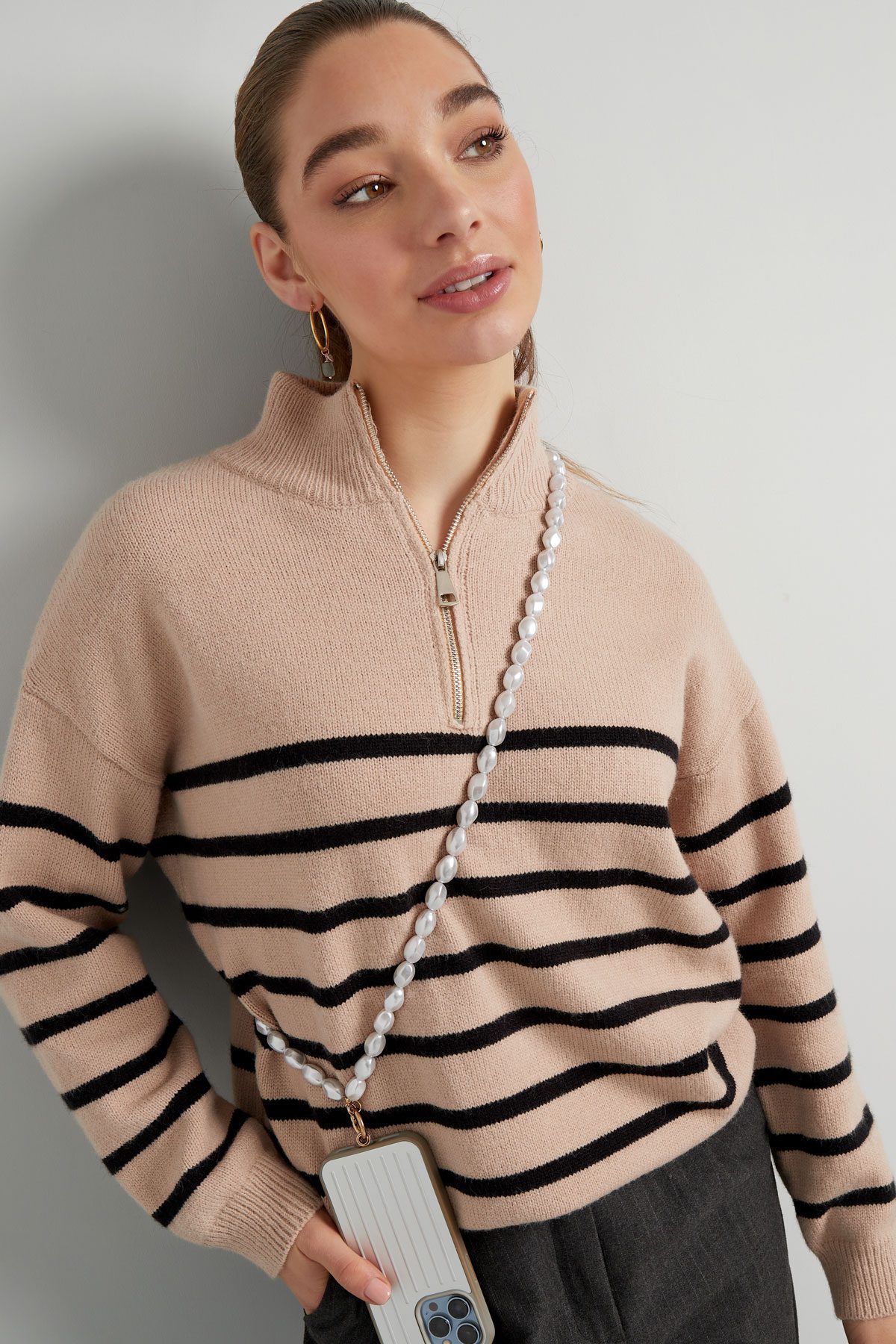 Telephone cord pearl tres chic