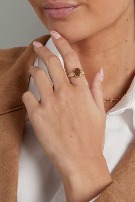 Ring with oval stone - Gold color/brown - One size