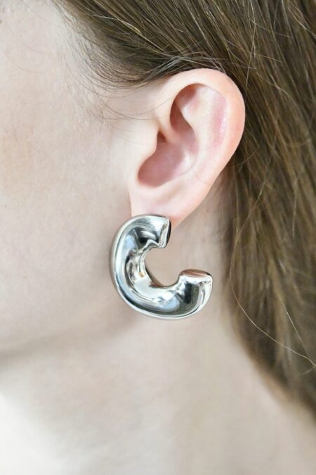 Ατσάλινα σκουλαρίκια Bold irregular σε ασημί χρώμα